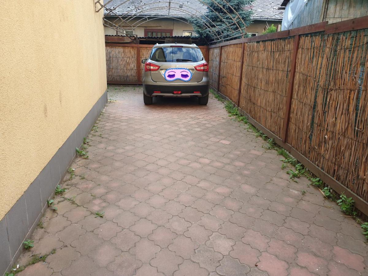 Мандри Хостел Ужгород Экстерьер фото